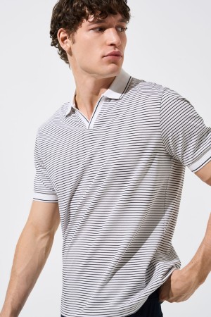 футболка-поло фотография