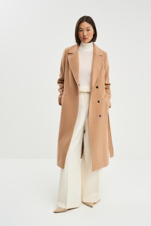 классическое пальто с поясом фотография