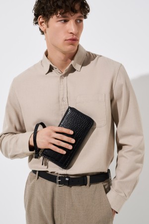 клатч из искусственной кожи фотография