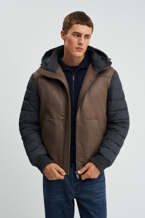 комбинированная зимняя куртка с капюшоном фотография