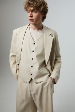 костюмный жилет фотография