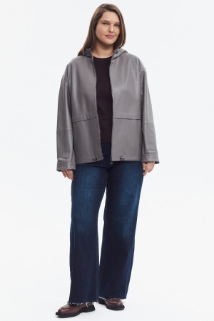 кожаная куртка с капюшоном фотография