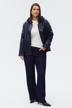 кожаная куртка с капюшоном фотография