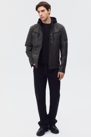 кожаная куртка с капюшоном фотография