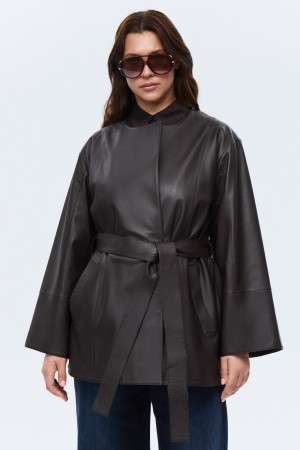 кожаная куртка с поясом фотография