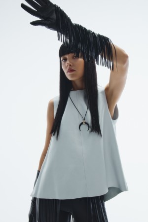 кожаный топ с открытой спиной - женские топы и майки с ремешком 