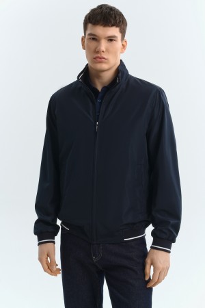 куртка-бомбер фотография