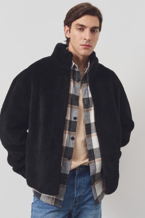 куртка из искусственного меха фотография