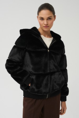 куртка из искусственного меха фотография