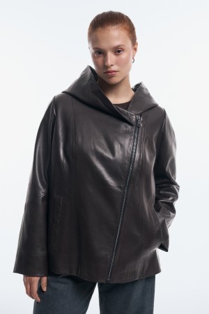 куртка из натуральной кожи с капюшоном фотография