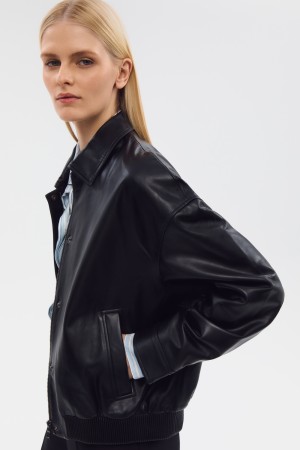 куртка из натуральной кожи фотография