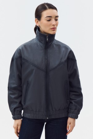 куртка из натуральной кожи фотография