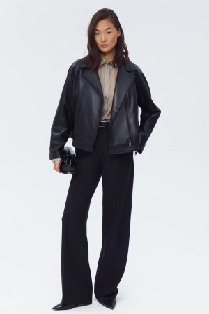 куртка из натуральной кожи фотография