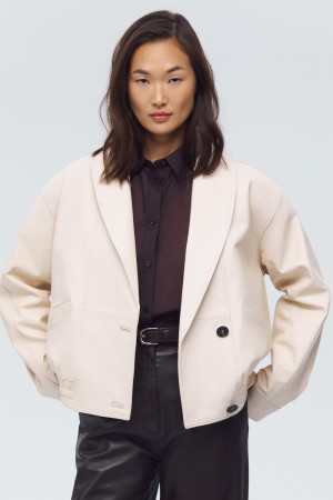 куртка из натуральной кожи фотография