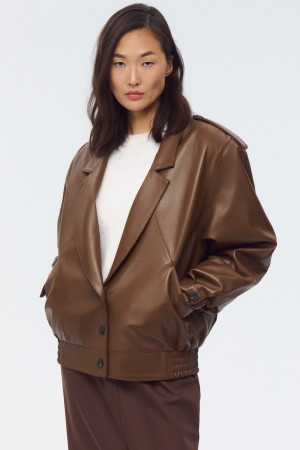 куртка из натуральной кожи фотография