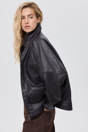 куртка из натуральной кожи фотография