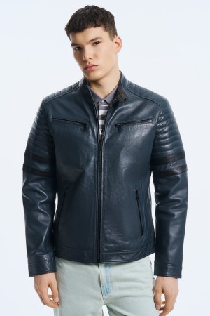 куртка из натуральной кожи фотография