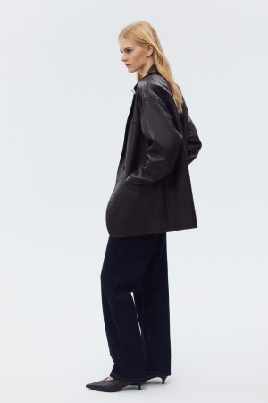 куртка-пиджак из натуральной кожи фотография