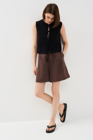 льняные шорты фотография