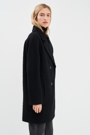 пальто из фактурной ткани фотография