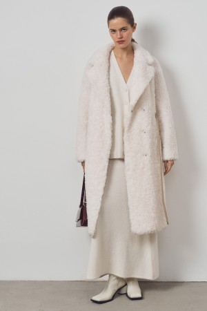 пальто из шерсти с поясом фотография