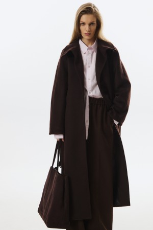 пальто с ремнем фотография