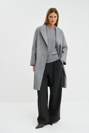 пальто свободного силуэта фотография