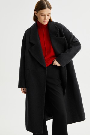 пальто свободного силуэта фотография