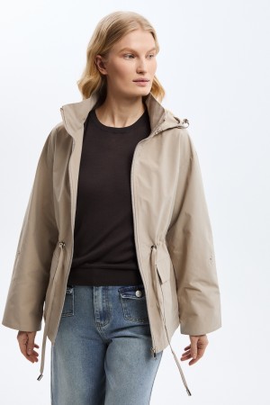 парка с капюшоном фотография