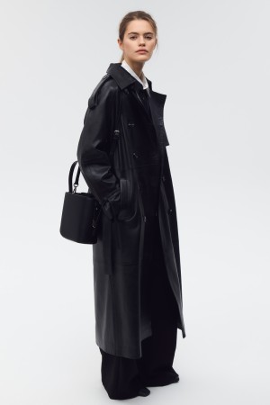 плащ из натуральной кожи фотография