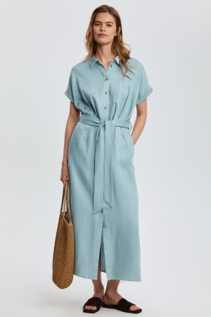 платье-рубашка с поясом фотография