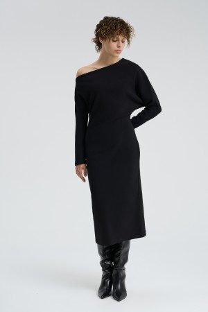 платье с асимметричным вырезом фотография