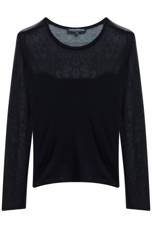 полупрозрачный джемпер из тонкого трикотажа фотография