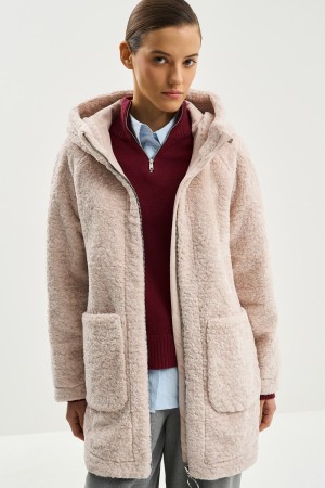 полушерстяное пальто с капюшоном фотография