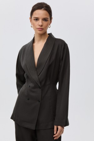 приталенный жакет фотография