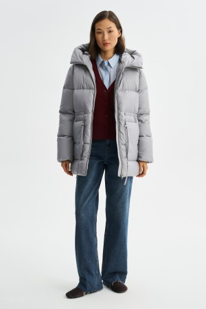 пуховая куртка с капюшоном фотография