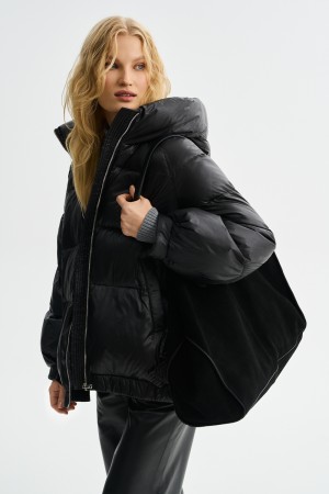 пуховая куртка с капюшоном фотография