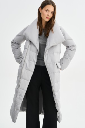 пуховик с ассиметричной застежкой фотография