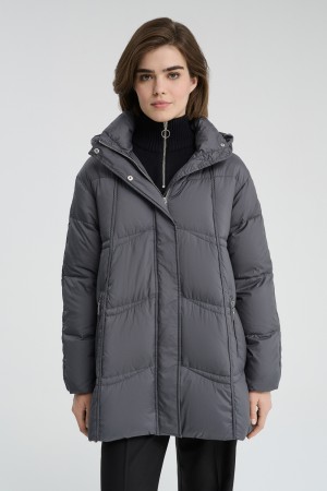 пуховик с капюшоном фотография