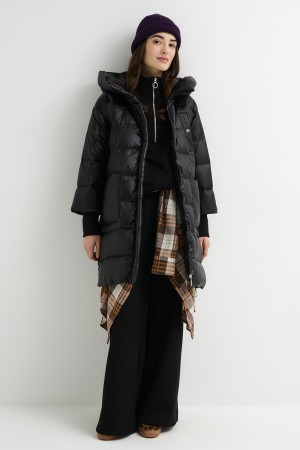 пуховик с капюшоном фотография