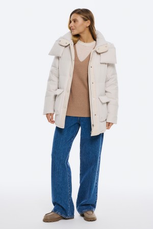 пуховик с капюшоном фотография