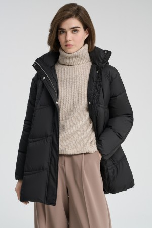 пуховик с капюшоном фотография