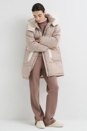 пуховик с капюшоном фотография