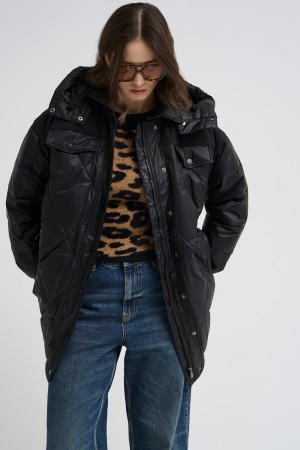 пуховик с капюшоном фотография