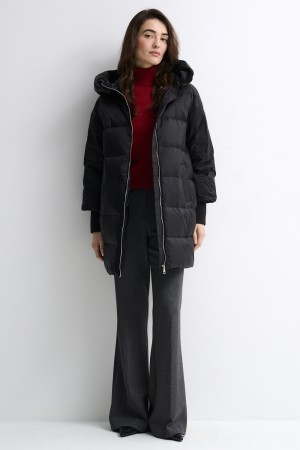 пуховик с капюшоном фотография