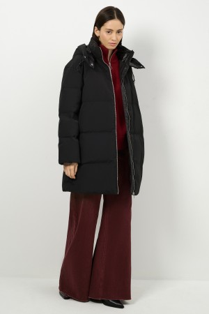 пуховик с капюшоном фотография