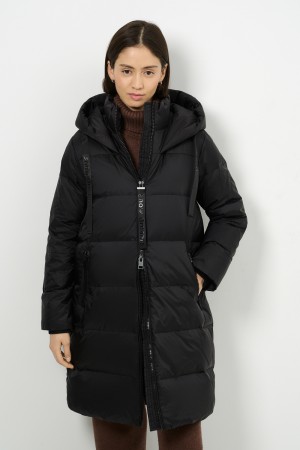 пуховик с капюшоном фотография