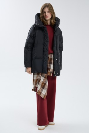 пуховик с капюшоном фотография