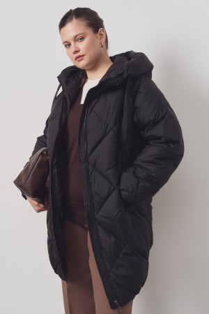 пуховик с капюшоном фотография