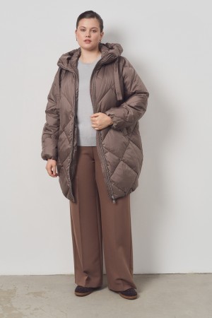 пуховик с капюшоном фотография